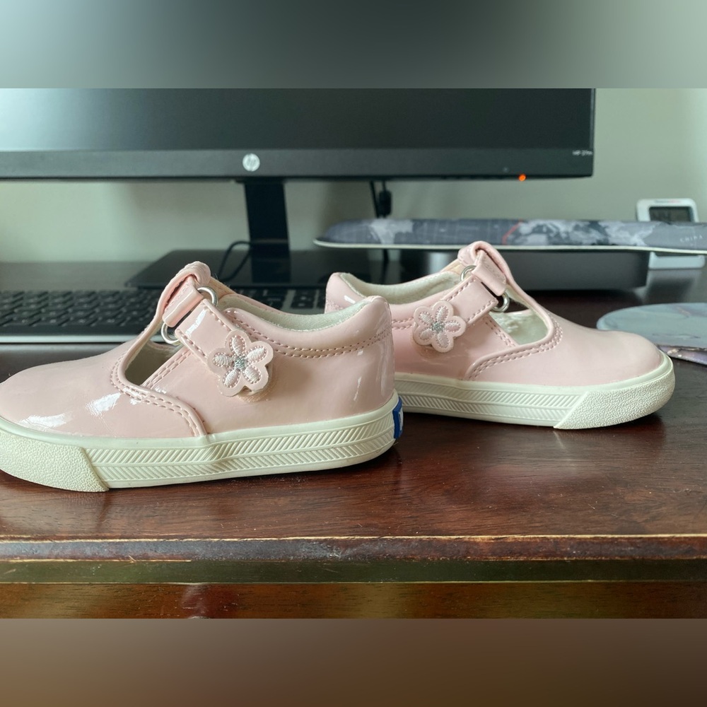 Keds Pink Dress Shoes with Vintage-Inspired Design